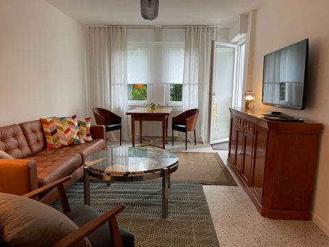 The completely high-quality equipped newly furnished apartment offers a total of about 61 square meters of space. The apartment is located on the ground floor of a quiet small residential complex near the Geropark in the center of Mönchengladbach and...
