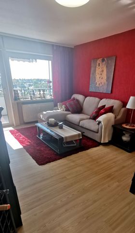 We offer a comfortable 2.5 room apartment in a sought-after location in Bad Homburg, known for it's quality of life, parks and wide cultural and culinary offering. Whether you take the subway to Frankfurt in 20 minutes or take the bus to the Taunus o...