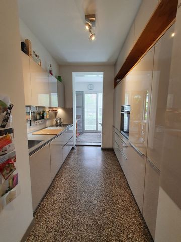 Top renovated and fully furnished high-ceiling flat in the heart of Konstanz The flat was completely renovated in 2017 and provides a new and modern kitchen and bath rooms. It is thus very important to me that you take good care of the furniture, in ...