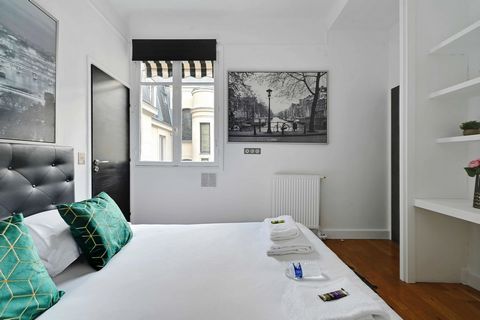 A new one-bedroom flat in the heart of the 8th arrondissement of Paris, a stone's throw from the Champs Elysées, the Arc de Triomphe, Place de la Concorde and Avenue Montaigne, this flat has everything to seduce you. It is a T2 of 35m2 located on the...