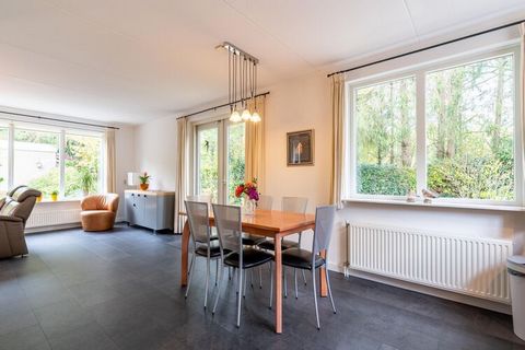 Verblijf in dit prachtige vakantiehuis in Drenthe dat is gezegend met een fijne ligging en een charmante uitstraling. Het beschikt over een prachtige grote tuin van meer dan 1.200 m², volop privacy en een adembenemend uitzicht op het zuiden. Ideaal v...
