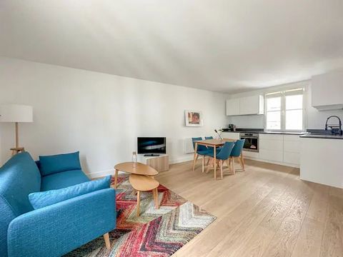 Welcome to this captivating T2 apartment situated on the 2nd floor of a stunning and luminous building in the 2nd arrondissement of Paris. Boasting a comfortable 32m2 living space, this beautifully renovated apartment offers a seamless blend of moder...