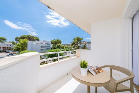 Enjoy a wonderful sun and beach vacation in this elegant apartment with a terrace near the beach. It has a capacity for 4+1 guests and is located in the pretty town of Canyamel. The private terrace is perfect for that delicious breakfast that you wil...