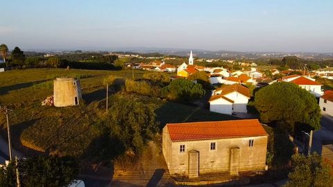 Village house and windmill to be renovated with panoramic views of the Serra de Montejunto located a few minutes from Obidos. Village house and windmill, both to be renovated, set in a plot of about 2,000m2 with panoramic views of the Serra de Montej...