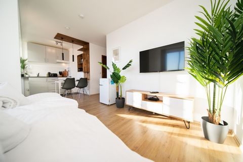 Enjoy your stay in beautiful Neuss with fantastic connections to Düsseldorf! Welcome to this beautiful studio that offers everything you need for a great stay in Düsseldorf: → BOX-SPRING BED → Smart TV with NETFLIX → NESPRESSO coffee → Kitchenette → ...