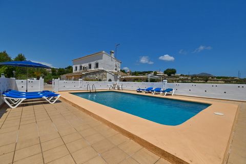 Rustikales und fröhliches Ferienhaus in Javea, Costa Blanca, Spanien mit privatem Pool für 6 Personen. Das Haus liegt in einer hügeligen und ländlichen Küstengegend. Das Ferienhaus verfügt über 3 Schlafzimmer und 2 Badezimmer, verteilt auf 2 Ebenen. ...