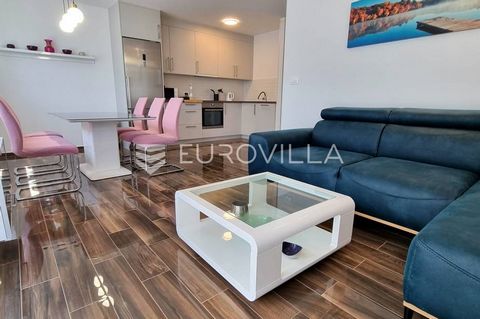 Trogir - a modern two-bedroom apartment in a great location, just a few minutes' walk from the city center. The apartment of 68 m2 is located on the ground floor of a new building. It consists of a hallway, kitchen, dining room and living room with a...