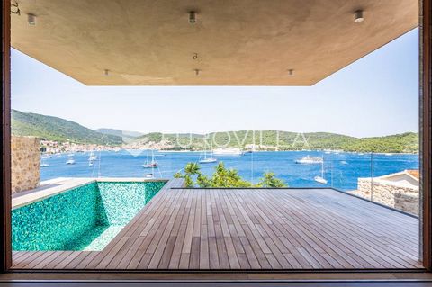 Vis, modern elegant villa, with an open sea view. Located on an attractive part of the island. It extends over three floors with a total gross floor area of 172. On the first floor there is a bedroom with a bathroom, on the second floor there is a ki...