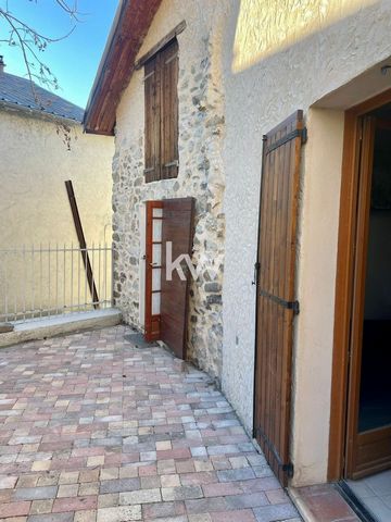 3-ROOM HOUSE WITH TERRACE For sale: KW EXPAND presents this 3-room house of 60 m² and 100 m² of land located in PRADS HAUTE BLEONE (04420). It has two bedrooms, a fitted kitchen and a bathroom. A terrace provides this house with considerable addition...
