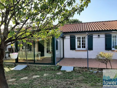 Villa 5 rooms located on a plot of 650 m2, it will also offer a double garage and a semi-buried wooden pool. Located in AUSSONNE in a pleasant and quiet residential area, 8 minutes walk from the city center, 5 minutes drive from the Parc des Expositi...