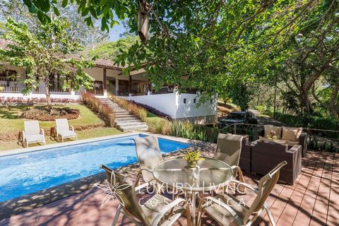 Luxuriöses Anwesen mit Artenvielfalt Willkommen in diesem einzigartigen Juwel in San Pedro de Turrubares, Costa Rica, wo Natur und Luxus in perfekter Harmonie koexistieren. Eingebettet in ein 6.000 m2 großes Grundstück bietet diese Immobilie eine ate...