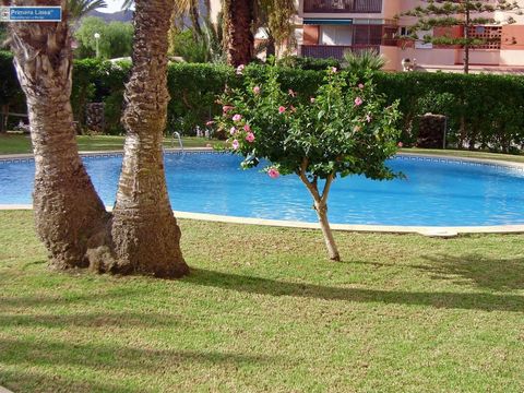 Apartment for sale right at the entrance of La Manga, without traffic jams. You will love the surroundings of the house, a gated community with a swimming pool and very beautiful communal gardens. The apartment consists of a large living room where t...
