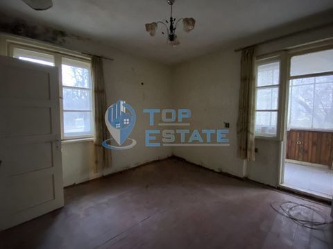 Top Estate Real Estate offers you a one-bedroom brick apartment in a communicative place in Dragalevtsi district. The station, Gorna Oryahovitsa. The apartment is in a brick building with a recently renovated roof and has an area of 65 sq.m, with a b...