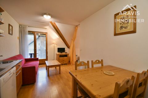 Guaranteed rental income (commercial lease) while having a pied-à-terre in the region, a few minutes from Lake Annecy and a stone's throw from the golf course of Giez. Your Aravis International Immobilier agency offers you this pleasant apartment loc...