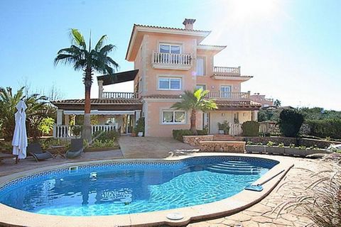 Fabulous villa located in the coastal area of Sa Torre, with a private chlorine pool, and capacity for 10 guests. The exterior of this modern chalet features a spacious private chlorine pool measuring 8x4 meters, with a depth ranging from 1.6 to 2 me...