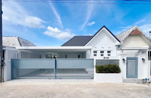 🌟 Exceptional Opportunity! 🌟 Discover the epitome of comfort in this spacious house featuring a refreshing pool and recent renovations, nestled in a serene locale. Adjacent to the enchanting Khao Phra Teo national park, and just 5 minutes from the pi...
