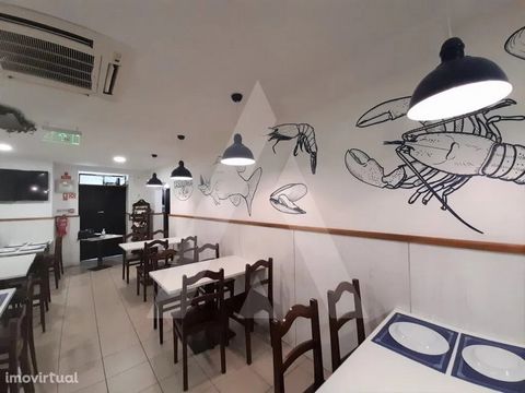 Restaurant located in the heart of the city of Aveiro. Composed by: - Fully equipped kitchen with elevator for transporting meals; - Room on floor 0 and another on floor 1; - Separate master and lady bathrooms on both floors; - Warehouse area; - Bath...