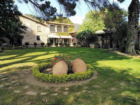 Located in the Sant Miquel d´Aro residential area, in a natural enclave located just 20 minutes from the main towns and beaches of the Costa Brava (Sant Feliu de Guíxols, Playa de Aro) and 35 minutes from Girona, we find this wonderful Masía fortifie...