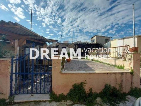 Description Main town - Chora, Plot For Sale, 149 sq.m., Features: For development, Price: 150.000€. Πασχαλίδης Γιώργος Additional Information Plot of a surface of 148.75 sqm in the city of Zakynthos. The plot is 303.45 sqm. on three floors while ele...
