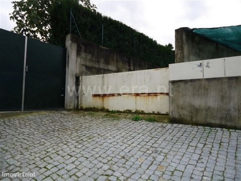 Land with construction feasibility with 757 m2 in Cepães Land with feasibility of construction of 1 villa or 2 semi-detached houses. Connection to sanitation and natural gas. Excellent sun exposure. Union of parishes of Cepães and Fareja Until the li...