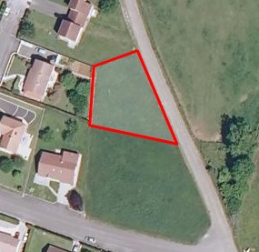 Flat building plot in Dampierre/Salon of about 970 m2. Ideally located, viability at the edge of the land. Contact for visit: Mr. CHAPUIS Paulin ... , Commercial Agent No847877008 R.S.A.C VESOUL VERAN IMMOBILIER Mail: ...