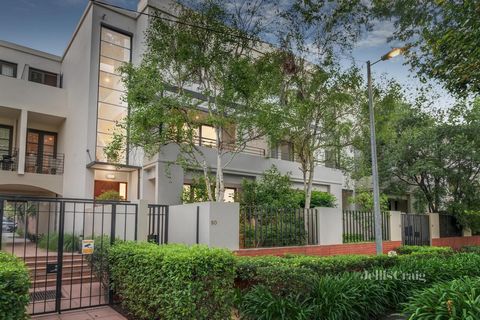 Expressions of Interest Nestled among vibrant trees with the picturesque Main Yarra Trail and Melbourne Girls’ College placed opposite, this riverside rarity promotes function, flexibility, and fluency of design amid the most adored of inner city bou...