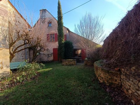 T4 house of 161 m² from the 16th or 17th century with all the character of Aveyron buildings (stone, exposed beams and framework, old half-timbering of partitions, tiles, parquet floors, etc.) enhanced by a restoration carried out with noble and ecol...