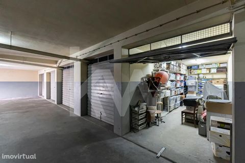 Garagem box com 15,5 m2. Fracção autónoma Acesso à garagem pela Praceta da Quinta das Pedras