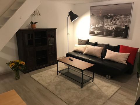 Lovely apartment in great location, close to public transport and foot distance away from daily shopping requirements and one or two charming cafes. The apartment is fully equipped and has a real feel good factor to it. It is located on the top floor...