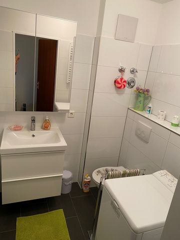 The cozy and fully furnished 2-room apartment is located on the ground floor of a well-kept residential building in a central location in Bad Krozingen. Various shopping opportunities in Bad Krozing city center are within walking distance. The apartm...