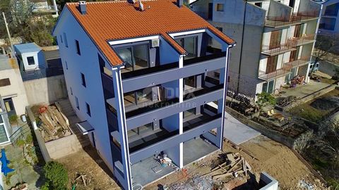 Location: Primorsko-goranska županija, Crikvenica, Dramalj. CRIKVENICA - Two-story apartment, 101 m2, sea view! We are selling a beautiful two-story apartment of 101 m2 with a sea view. The apartment is located in a small residential building at the ...