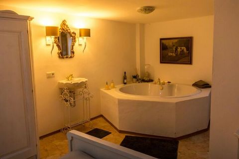 The approximately 50 square meter holiday apartment is located on the ground floor. The holiday apartment has a 50 square meter garden. The luxurious bathtub for two turns the approximately 25 square meter bedroom into a wellness oasis. There is also...