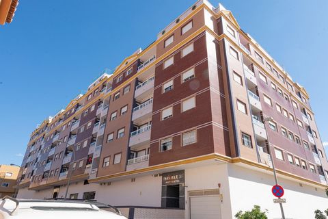 Great opportunity to buy a brand new home in the centre of La Gangosa (Vicar), 18 km from the capital of Almeria. Located in a multi-family building built in 2008, equipped with common areas with solarium and swimming pool on the roof floor. The apar...