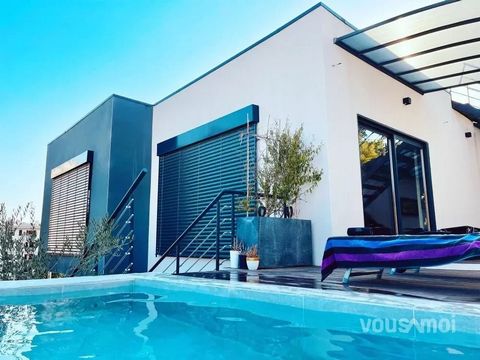 Contemporary Urban Villa in Aix-en-Provence VOUSAMOI invites you to discover this remarkable contemporary urban villa, nestled in the heart of the Val Saint André district, south-east of Aix-en-Provence. Only a few steps from the historic city center...