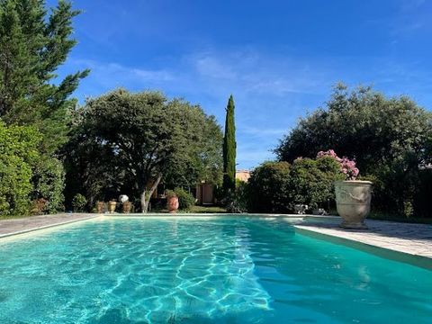 30400 VILLENEUVE LES AVIGNON - SUPERB SINGLE-STOREY HOUSE OF ~200 m² INCLUDING ANNEXE~20M2 - 3 BEDROOMS - SWIMMING POOL AND LANDSCAPED GARDEN OF 1683 M²- GARAGE & OUTBUILDINGS. efficity, the online real estate agency, offers you this magnificent sing...
