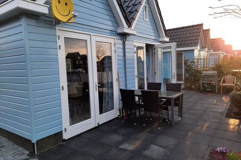 Welcome to our beautiful little holiday home! From our terrace you can watch the boats go by while having a barbecue or fresh bread rolls for breakfast, which can be bought 2 minutes away. You will sleep on a 160 cm wide sofa bed of the best quality,...