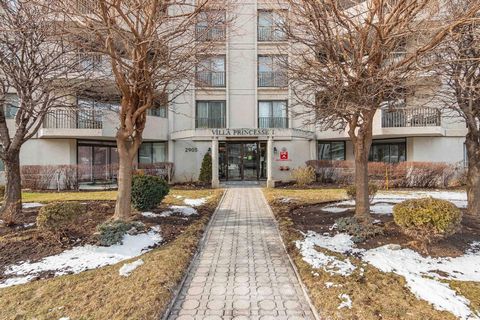 Spacious top floor corner unit in the Villa Princess 1, ideally located on central St-Laurent.This 3-bedroom unit features over 1,400 sqft of living space, a bright & airy open-concept living room/dining room combination, large balcony, kitchen with ...