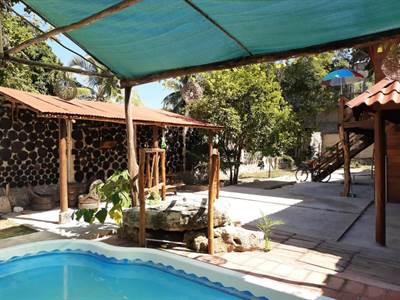 These beautiful cabins are located in the beautiful village of Calderitas in Chetumal. Perfect for investment as a hostel/hotel in the middle of nature, away from the hustle and bustle and traffic of the big cities. Just one block from the beautiful ...