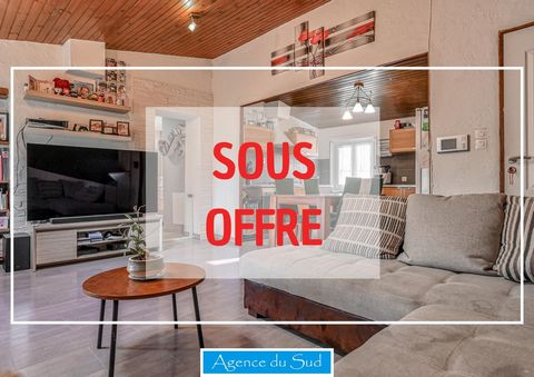 The agency of the South offers you in the town of La Bouilladisse, quiet and in a countryside, an apartment of 71 m2 crossing, with a terrace of 11 m2 facing South. The property consists of a living space of 30 m2 with its US kitchen, two bedrooms (1...