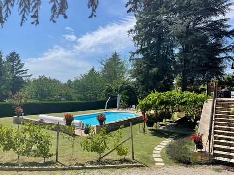 Within walking distance of all the amenities in the village of Carsac, this 5 bed house with a pool and a 1 bed rental studio is a rare gem that will be snapped up quickly. The house has electric gates and is set back from the road. The ground floor ...