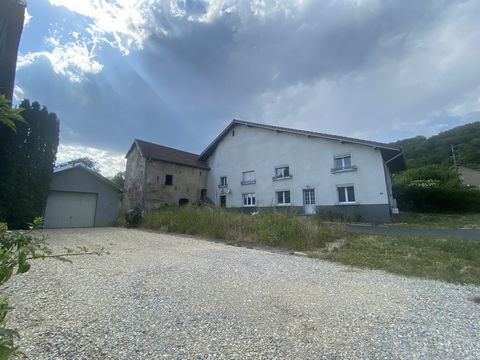 House for residential use with a surface of about 120 m2 including entrance, kitchen, living room, bathroom, toilet. Upstairs, 4 bedrooms. Several outbuildings including a large barn of about 280 m2, laundry room, cellar, stable, independent garage, ...