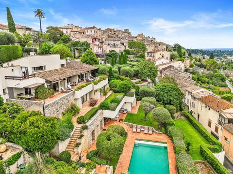 Stunning property situated steps from the old village of Biot, within easy stroll to all that the charming village has to offer. The stone villa is surrounded by a magnificent peaceful garden that offers a lovely swimming pool as well as beautiful pa...