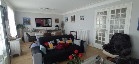 29200-BREST SAINT MARC- NOUVEAU, bel appartement de 83m² environ situé au 2ème et dernier étage d'une petite copropriété composée de 2 appartements. Belle luminosité et sans vis à vis. Prix 234 000 euros HAI ( dont 9 000 euros à la charge de l'acquér...