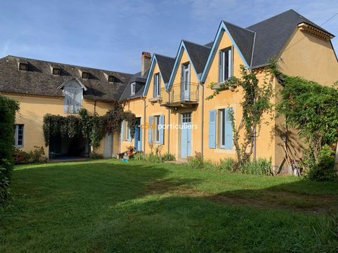 EXCLUSIVITE AUX PORTES DE BAGNERES DE BIGORRE JOLI CORPS DE FERME D'ENVIRON 300 M2 AVEC DE NOMBREUSES DEPENDANCES SUR UNE PARCELLE ARBOREE DE 1700 M2 EN EXPOSITION PLEIN-SUD COMPRENANT : au rez-de-chaussée, une entrée avec tomettes au sol, une cuisin...