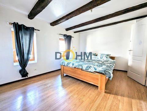 L'agence Dohm Immobilier, vous propose cet appartement type 4 en duplex de 83.95 m2 (67.05 m2 carrez), entièrement renové et situé en centre ville à 5 minutes à pied de la gare. Ce bien se compose de 3 chambres dont 2 mansardées, une belle pièce de v...