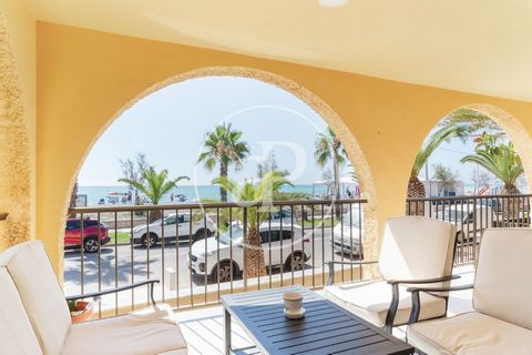 Descubre un Refugio unico en moncofa playa: Exclusividad, Elegancia y Privacidad, primera linea de playa Wohnung möbliert von 260 m2 mit Terrasse von 20m2 und Ausblicke Im Großraum von Moncófar, Plana Baja. Die Immobilie hat 4 Zimmer, 2 Bäder, 1 Park...