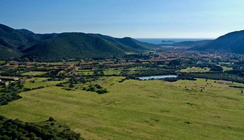 SCHÖNES ANWESEN IN SARDINIEN NEUDEFINITION ALTER WERTE Ein kostbares Objekt im Rohzustand besticht durch seine Eingriffsmöglichkeiten in Form und Oberfläche, Klarheit und Farbvielfalt. Land als historisches Gut, dessen Wert niemals schwankt: Er bleib...