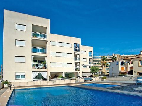 Bent u op zoek naar een woning in Jávea? Uitstekende gelegenheid om deze woning te verwerven, gelegen in een wooncomplex bestaande uit drie blokken die een ondergrondse verdieping delen voor parkeerplaatsen en bergingen. Ze delen ook tuinen met een g...