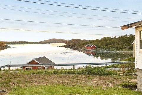 Wohnliches Ferienhaus mit Meerblick und sowohl Außen-Whirlpool als auch Grillhütte ganz dicht am Wasser. Liegt in reizvoller Umgebung für Freizeitangler, mit hervorragendem Fangrevier ganz in der Nähe. Das einst im Jahre 1827 erbaute Holzhaus steht a...