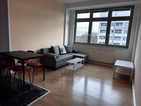 **2-Zimmer-Wohnung mit Balkon in Rüdersdorf** **Lage:** Die Wohnung befindet sich in einer ruhigen und dennoch zentralen Lage in Rüdersdorf, nur wenige Minuten von den Einkaufsmöglichkeiten und dem Tesla-Werk entfernt. Die gute Anbindung an Berlin ma...